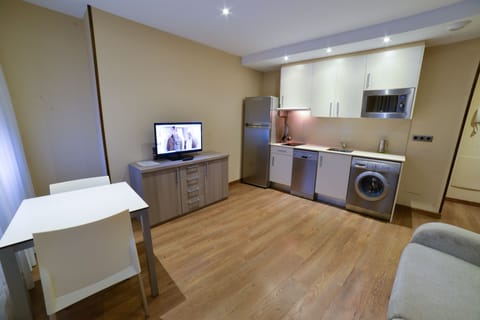 Apartment, 1 Bedroom | Private kitchen | Fridge, microwave, stovetop, dishwasher