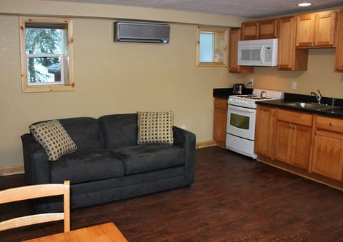 Suite, 1 Bedroom, Non Smoking, Kitchen | Pillowtop beds, free WiFi, bed sheets