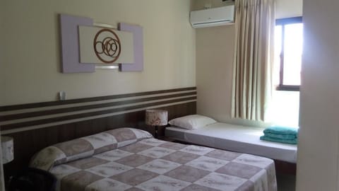 Triple Room | Minibar, desk, free WiFi, bed sheets