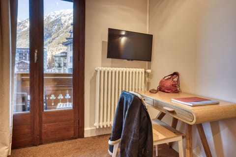 Classic Single Room | Minibar, in-room safe, iron/ironing board, free WiFi