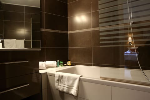 Comfort Double or Twin Room | Bathroom | Hair dryer, towels, soap, shampoo