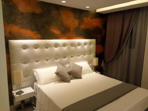 Standard Double Room | Premium bedding, minibar, in-room safe, desk