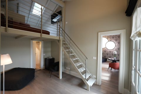 Suite Side Lake | Minibar, in-room safe, free WiFi, bed sheets