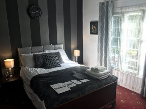 Double Room (The Masters Room) | Premium bedding, iron/ironing board, free WiFi, bed sheets