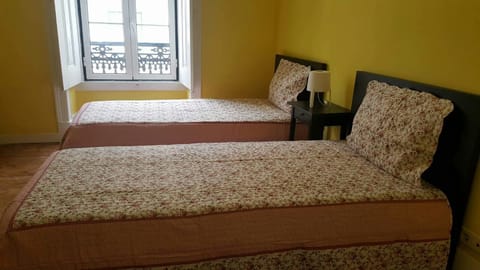 Twin Room, Shared Bathroom | Iron/ironing board, free cribs/infant beds, rollaway beds, free WiFi