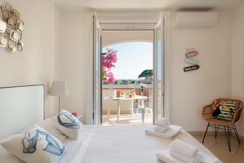 Superior Suite, 1 Bedroom, Balcony | Frette Italian sheets, premium bedding, pillowtop beds