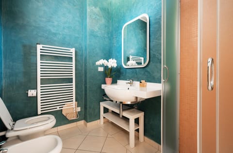 Superior Suite, 1 Bedroom, Balcony | Bathroom | Shower, free toiletries, hair dryer, towels