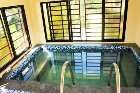 Indoor spa tub