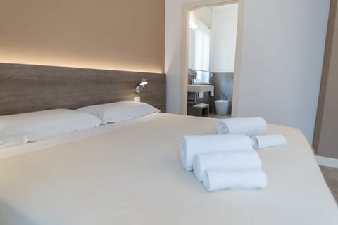 Elite Double or Twin Room, Balcony, Garden View | 1 bedroom, memory foam beds, in-room safe, desk