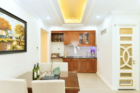 Apartment (  3  ) | Private kitchenette | Full-size fridge, microwave, stovetop, electric kettle