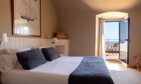 Double Room, Terrace, Sea View | Minibar, in-room safe, desk, soundproofing