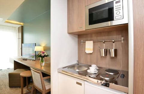 Premium Apartment, Partial Sea View | Private kitchenette | Fridge