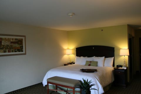 Deluxe Room, 1 King Bed | Desk, laptop workspace, blackout drapes, iron/ironing board