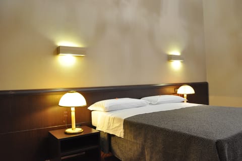 Double or Twin Room | In-room safe, desk, blackout drapes, free WiFi