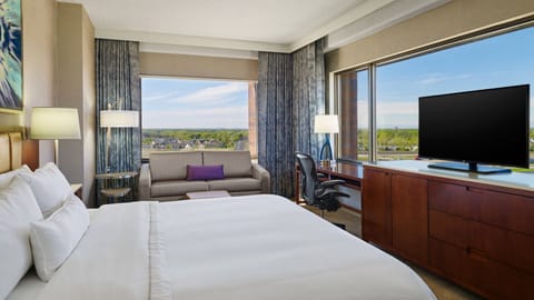 Junior Suite, 1 King Bed | Egyptian cotton sheets, premium bedding, in-room safe, desk