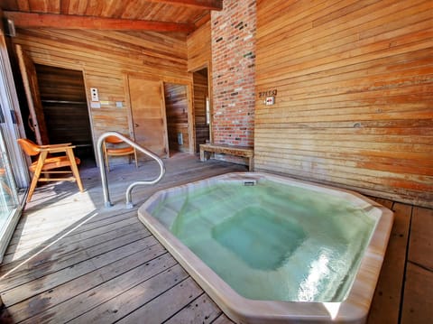 Indoor spa tub