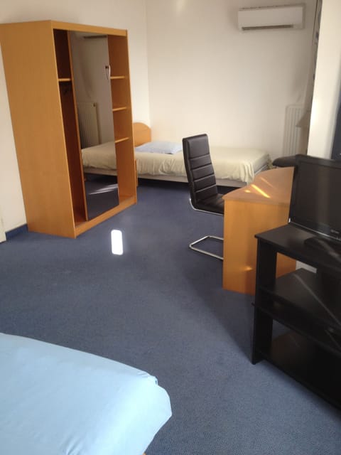 Superior Twin Room, Accessible | Desk, free WiFi