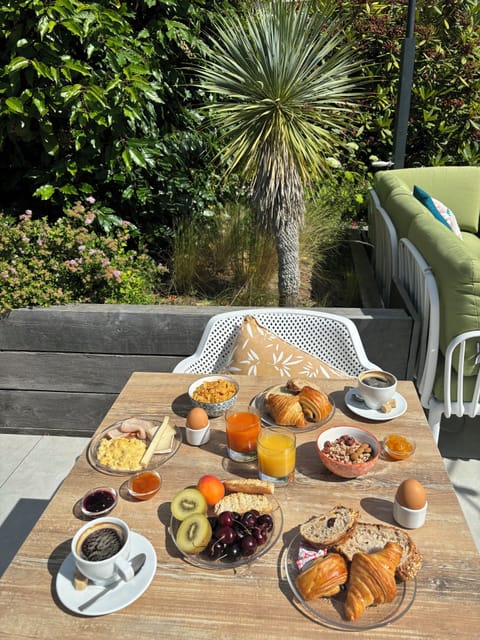 Daily continental breakfast for a fee