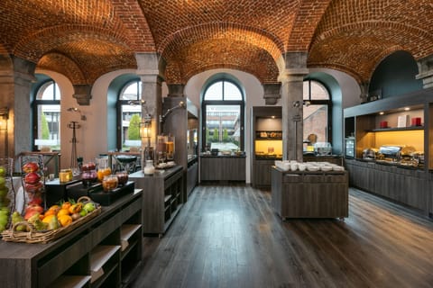 Daily buffet breakfast (EUR 22 per person)