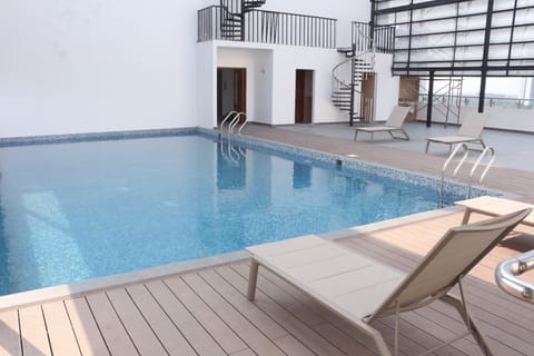 Indoor pool, sun loungers