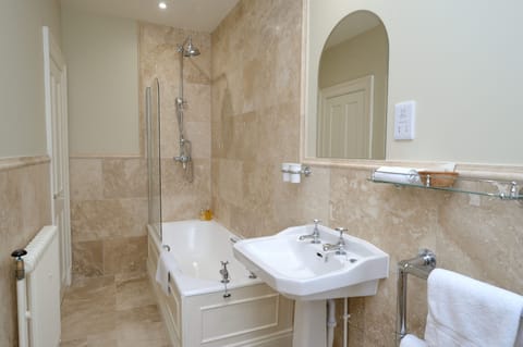 Double Room, Garden View | Bathroom | Hair dryer, bathrobes, towels