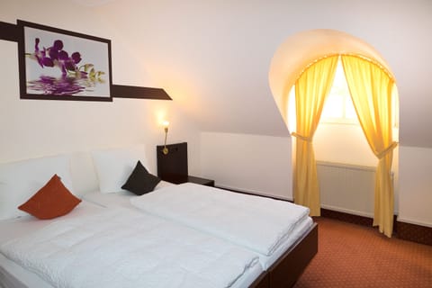 Standard Double Room | In-room safe, desk, rollaway beds, free WiFi