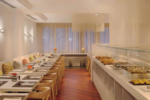 Buffet breakfast for a fee on weekdays