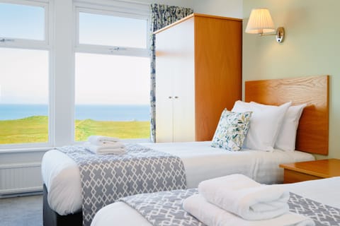 Twin Room, Sea View | Desk, iron/ironing board, free WiFi, bed sheets