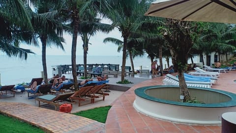 Family Room, Pool View | Sundeck