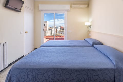 Superior Double Room, Private Bathroom | Desk, laptop workspace, blackout drapes, free WiFi