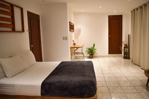 Family Suite, 1 Bedroom, Non Smoking (Azul) | Desk, soundproofing, free WiFi, bed sheets