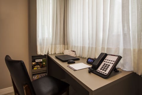 1 bedroom, minibar, in-room safe, desk