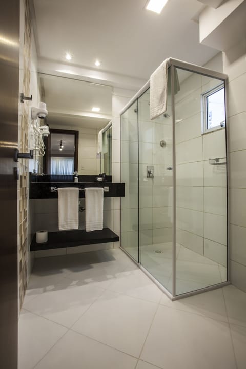 Quadruple Room | Bathroom | Shower, free toiletries, hair dryer, towels