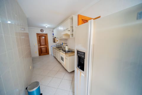 Family Apartment | Private kitchen | Fridge, microwave