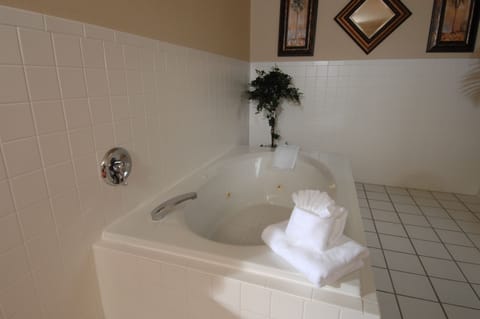 King Jacuzzi Suites | Jetted tub