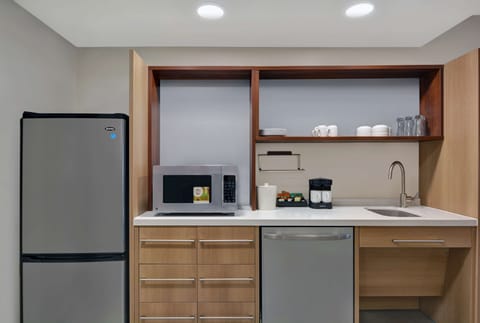 Fridge, microwave, dishwasher, coffee/tea maker