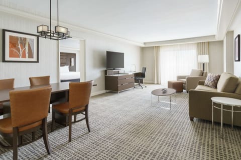 Suite (Parlor) | Premium bedding, in-room safe, desk, laptop workspace