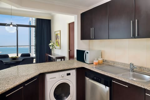 Executive Apartment, 1 Bedroom, Non Smoking, City View | Private kitchen | Fridge, microwave, stovetop, dishwasher