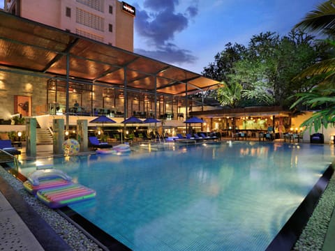 Poolside bar