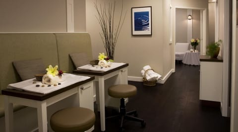 Couples treatment rooms, steam room, body treatments, hydrotherapy