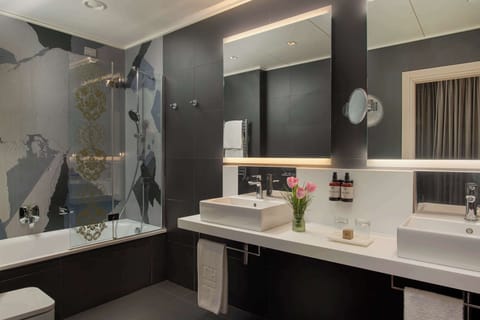 Eco-friendly toiletries, hair dryer, bidet, towels