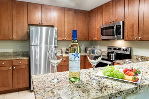 Condo, 3 Bedrooms | Private kitchen | Fridge, microwave, oven, stovetop