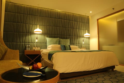 Luxury Premier | Premium bedding, minibar, in-room safe, individually decorated