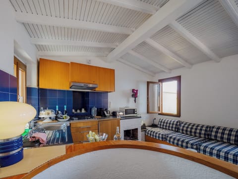 Basic Apartment, 2 Bedrooms, Non Smoking, Sea View | Private kitchen | Full-size fridge, microwave, oven, stovetop