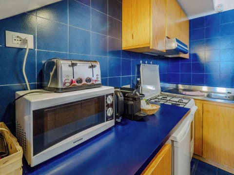 Apartment, 2 Bedrooms | Private kitchen | Full-size fridge, microwave, oven, stovetop