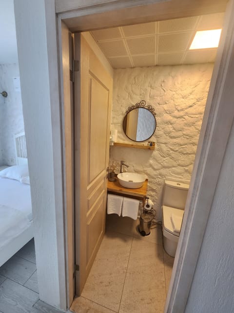 Shower, free toiletries, hair dryer, slippers