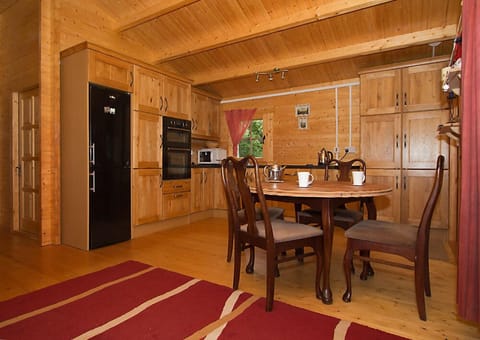 Traditional Chalet, 2 Bedrooms, Garden View, Garden Area | Private kitchen | Full-size fridge, microwave, oven, stovetop
