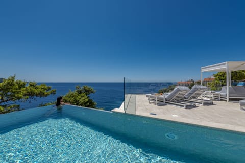 Seasonal outdoor pool, pool umbrellas, sun loungers