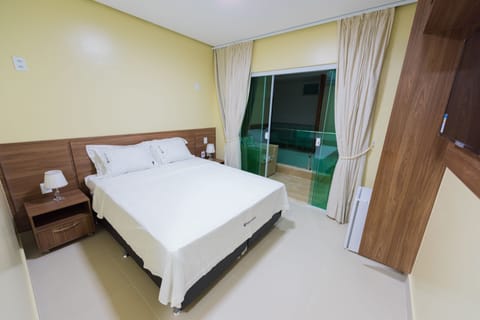 Deluxe Double Room | Minibar, free cribs/infant beds, free WiFi, bed sheets