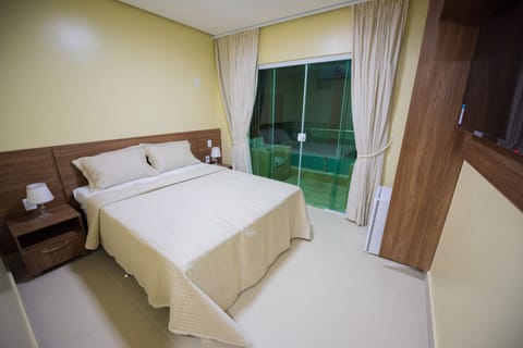 Deluxe Double Room | Minibar, free cribs/infant beds, free WiFi, bed sheets